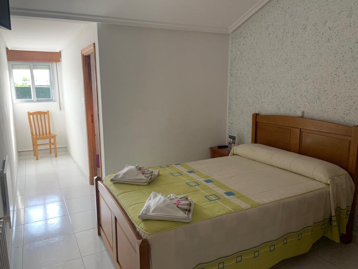 Hostal Sequeiros San Ciprian de Vinas Exterior photo
