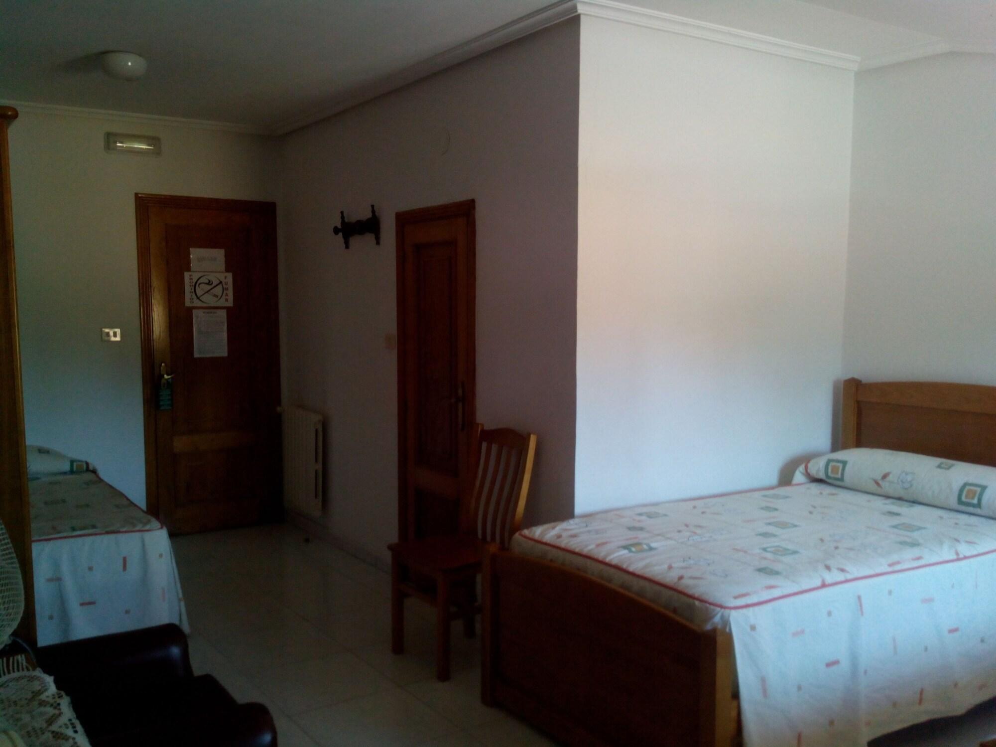Hostal Sequeiros San Ciprian de Vinas Exterior photo