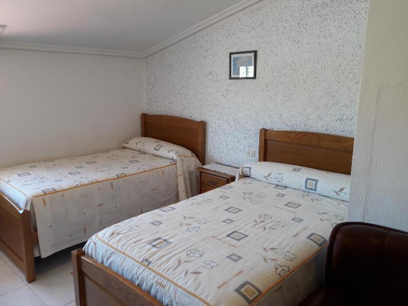 Hostal Sequeiros San Ciprian de Vinas Room photo