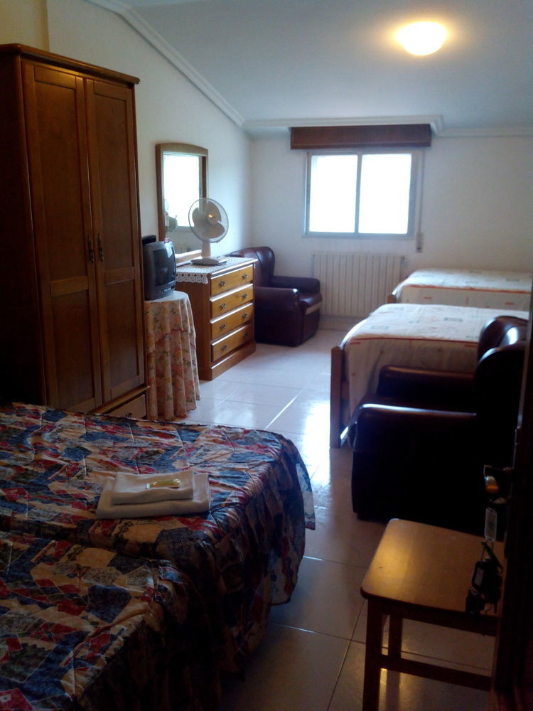 Hostal Sequeiros San Ciprian de Vinas Exterior photo